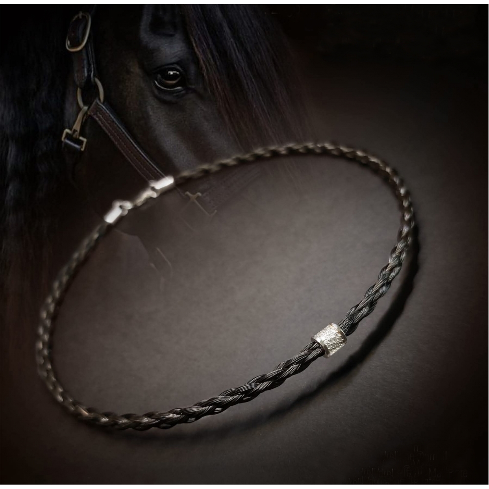 Neck accessory from horse hair Neck accessory from horse hair